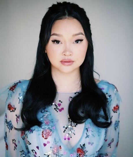 Lana Condor nackt schöne archiv