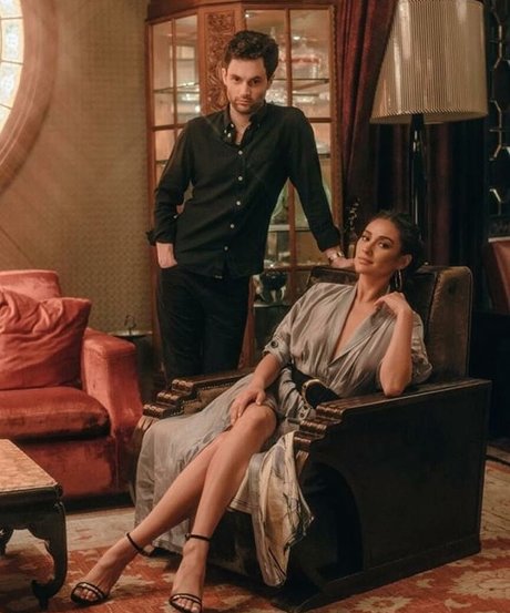 Shay Mitchell model akt archiv