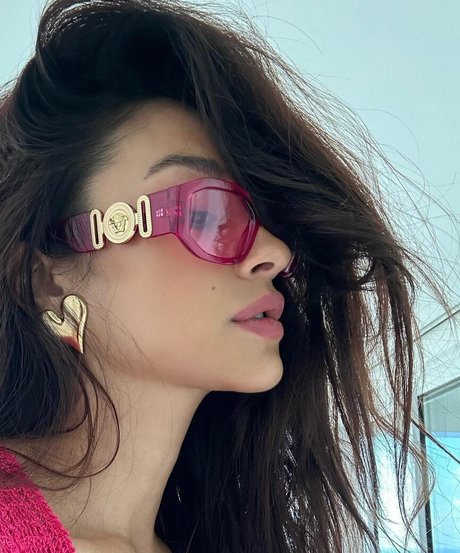 Shay Mitchell top galerien