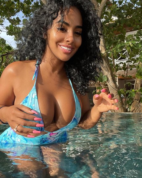 Ayisha Diaz kostenlose akt fotos