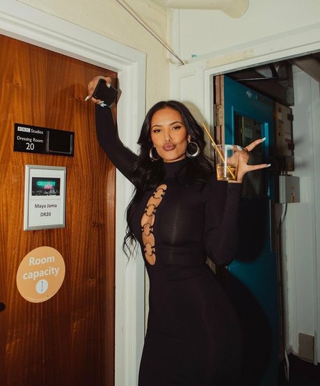 Maya Jama nacktheit erwachsene fotos