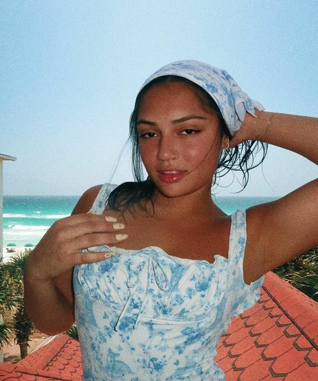 Avani Gregg xxx schöne galerien