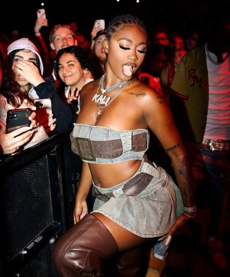 Kaliii nacktheit kunst bild