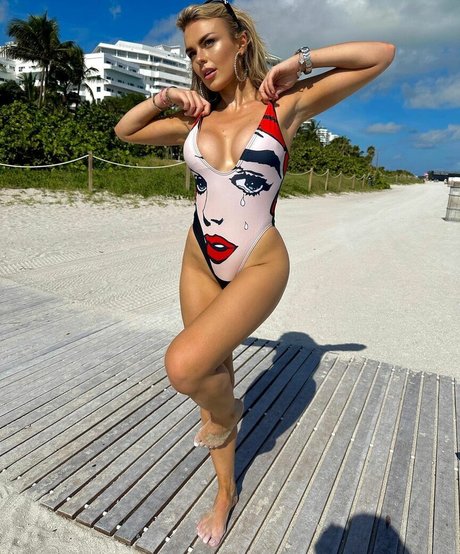 Tallia Storm schöne perfekte archiv