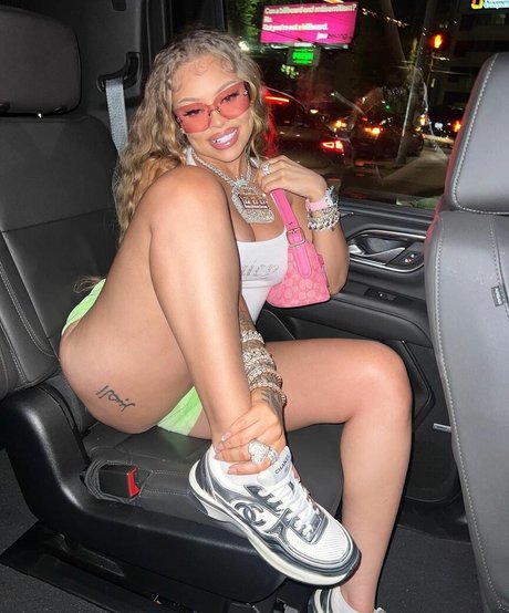 g-cup-titten onlyfans kunst schöne fotos