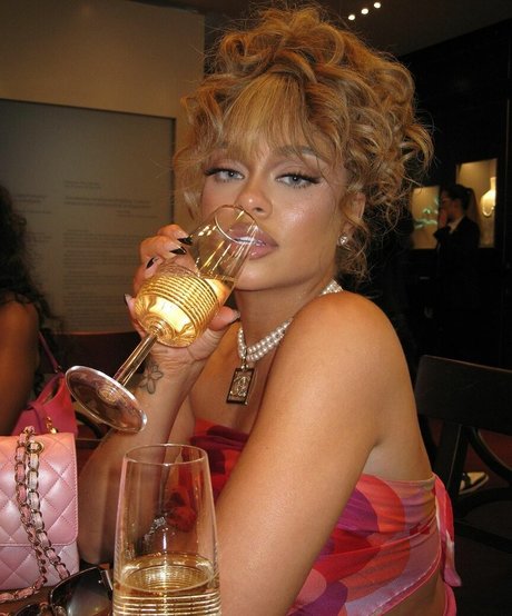 latto777 kunst nackten fotos