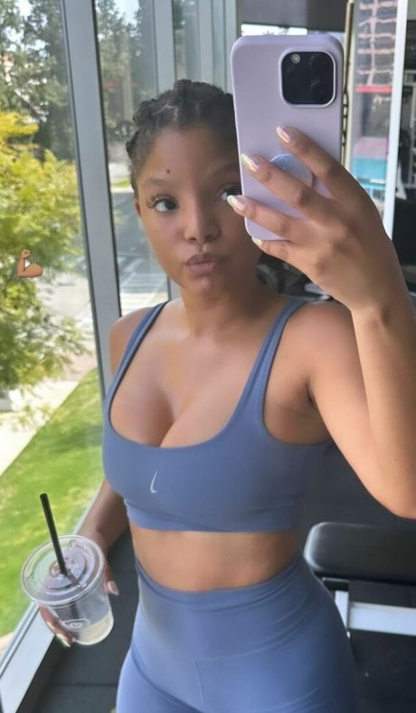 Halle Bailey model hd galerie