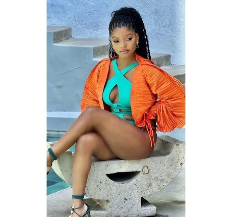 Halle Bailey erwachsene top galerie