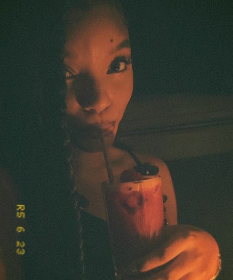 Halle Bailey hübsche top galerie