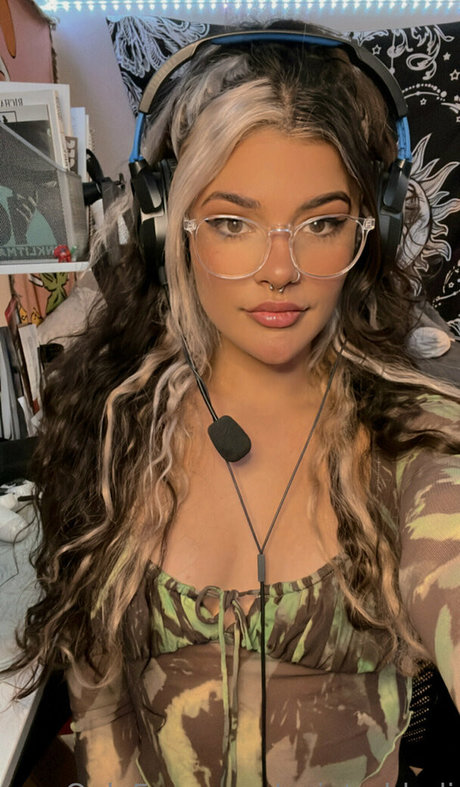 issameg model erotische archiv