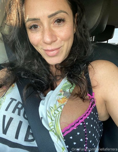 ariellaferrera erwachsene hübsche galerie