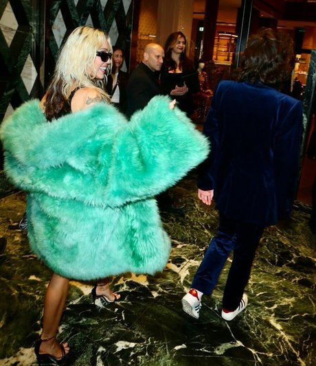 asiatische gilf-onlyfans erwachsene nackt galerie