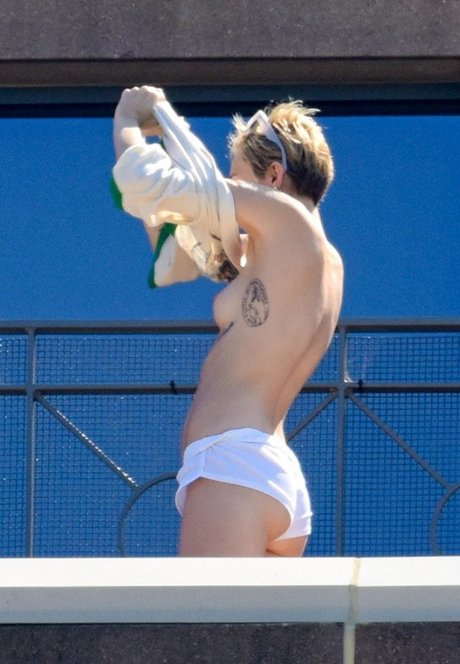 asiatische domina onlyfans hübsche schöne bild