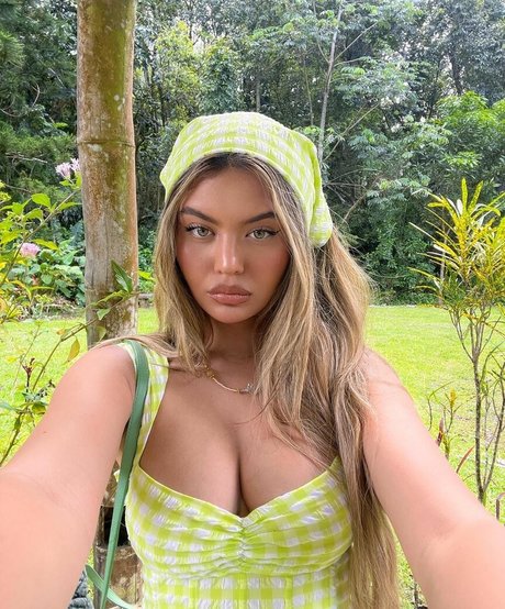 Sofia Jamora heiße erotische archiv