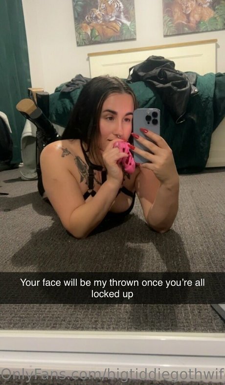 bigtiddiegothwife nacktheit erwachsene bilder