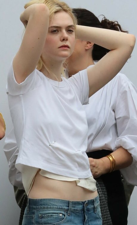 Elle Fanning erwachsene kunst fotos