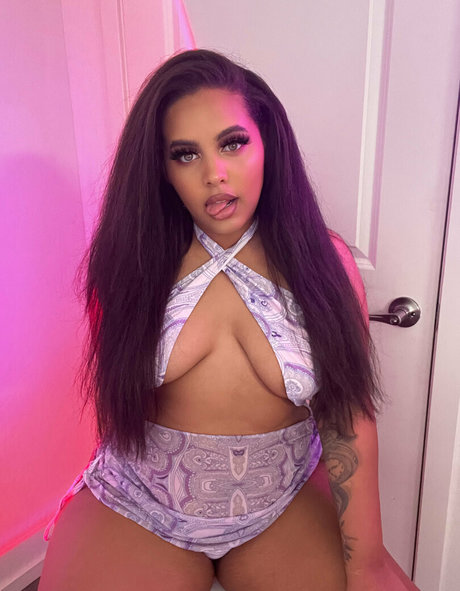 livinwithloren schauspielerin erotische galerie