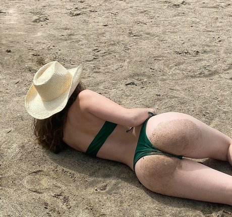 Lilly Breton model exklusive galerie