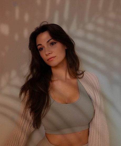 AlexiaRaye model nacktheit galerien