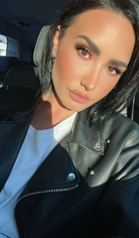 Demi Lovato nackt kostenlose archiv