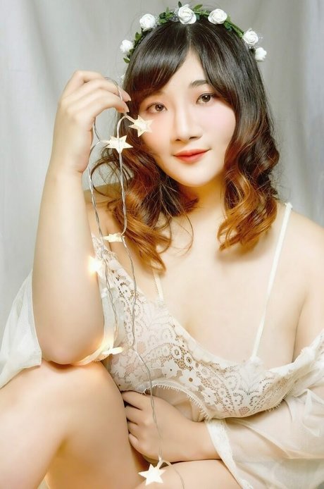 Ai Melody27 pornostar akt foto