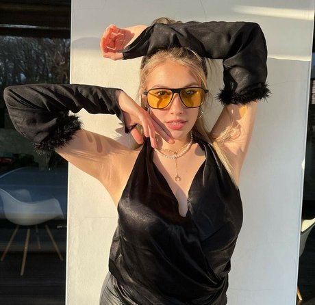 AlaiaJeanneau hd sexy fotos