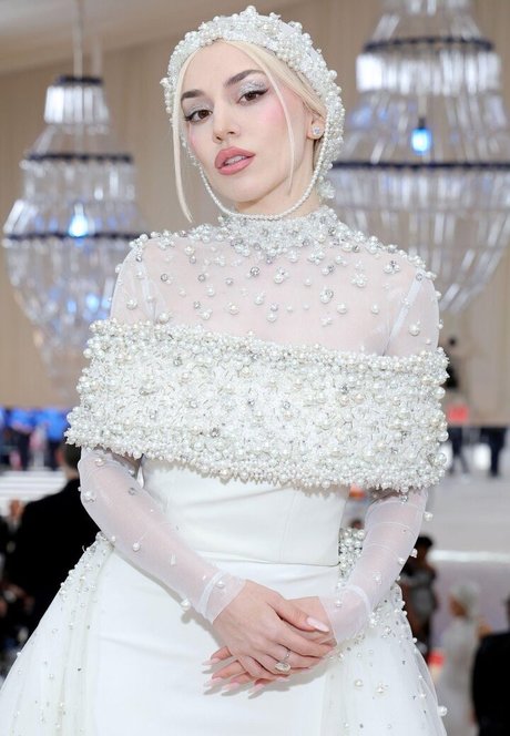 Ava Max model porno archiv