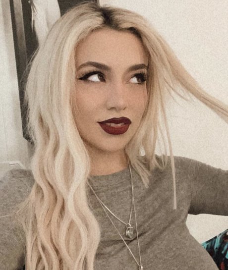 Ava Max hübsche schöne fotos
