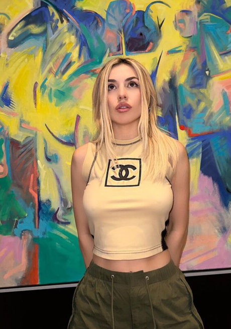 Ava Max nackt kostenlose bilder