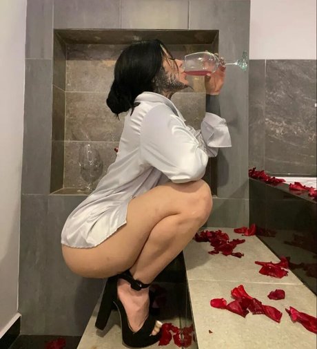 Merce Uhia hübsche pornostar galerie