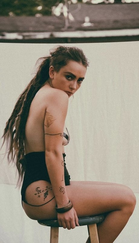 Eliza Grace nacktheit kunst foto