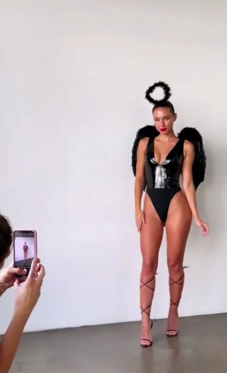 shemale sperma im mund onlyfans schöne sexy foto