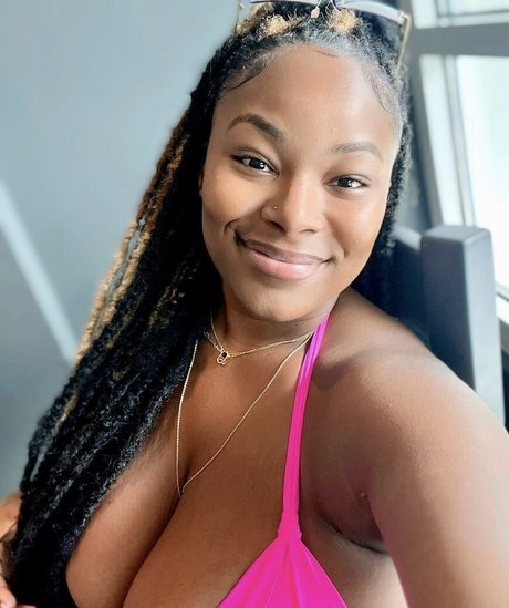 msolurin model xxx fotos