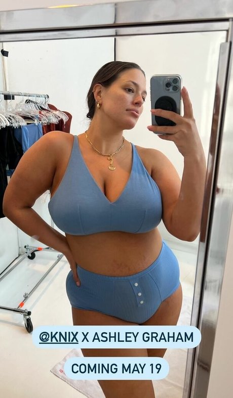 Ashley Graham sexy akt foto
