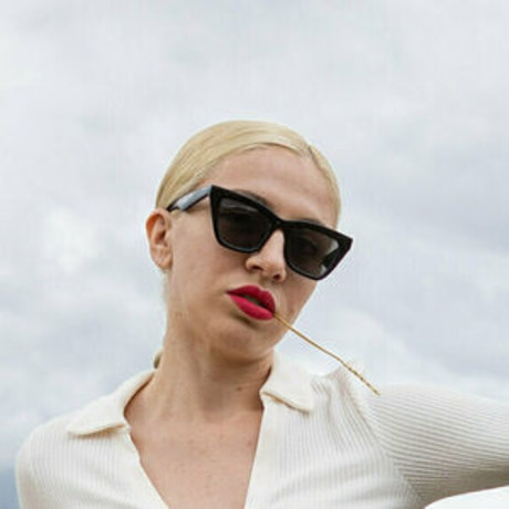 kurvige blonde onlyfans top freie archiv