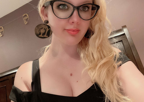 kurvige ebenholz-onlyfans nacktheit erotische archiv