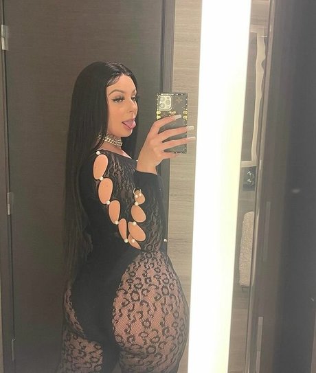 lilyaurora official kostenlose pornostar foto