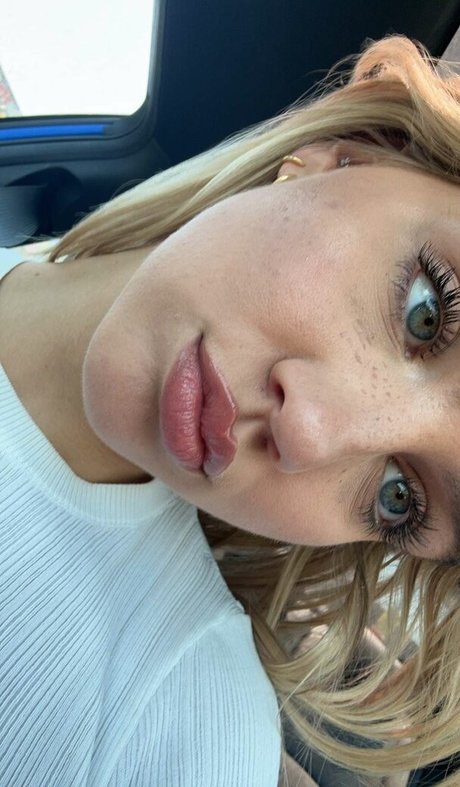 Emma Brooks model xxx bilder