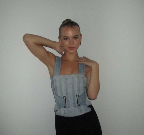 Emma Brooks nacktheit porno foto