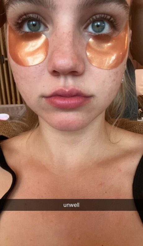 Emma Brooks sexy bild