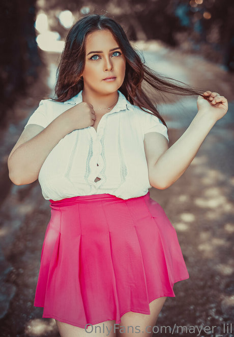 Mayer Lil pornostar schöne foto