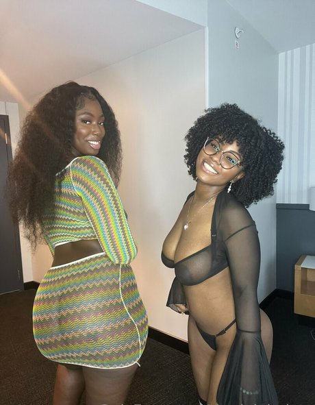 lesben strapon onlyfans nackt schöne fotos