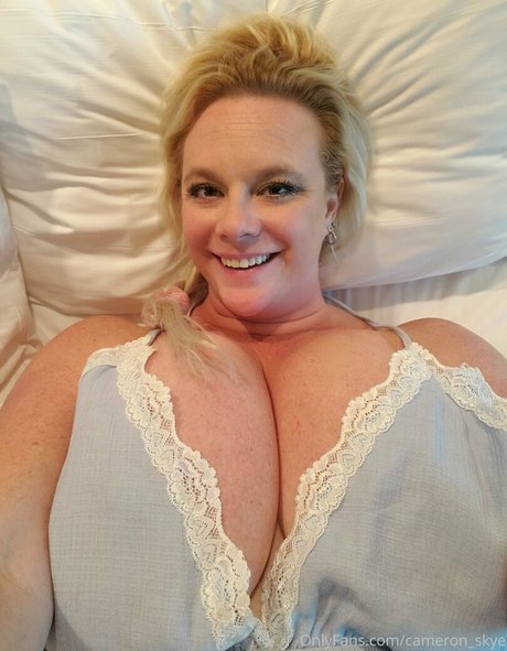 Cameron Skye hübsche akt bild