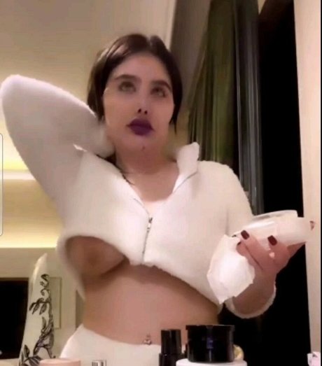 Angie Khoury hd bild