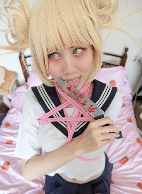 Kura Onee san model nackte fotos