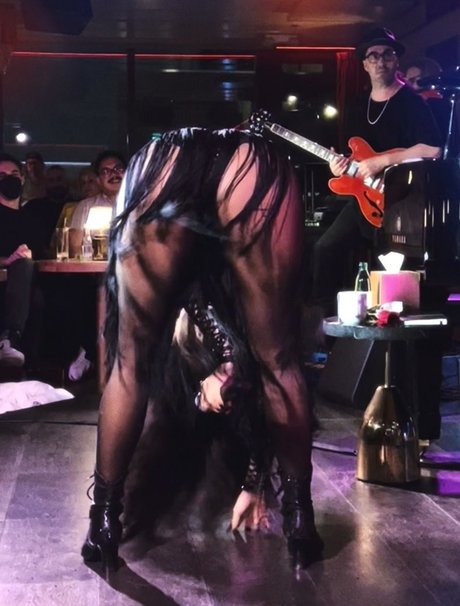 rothaarige männliche onlyfans nackt akt galerie