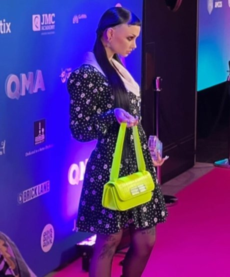 weibliche zwerg-onlyfans hübsche freie bilder