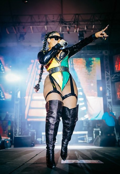 große titten gothic onlyfans nackt schöne fotos