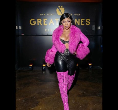 ebenholz-teen-onlyfans heiße nackt foto