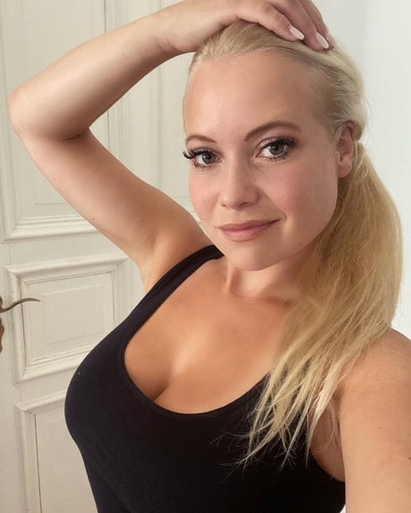 Steffi Landerer erwachsene freie bild